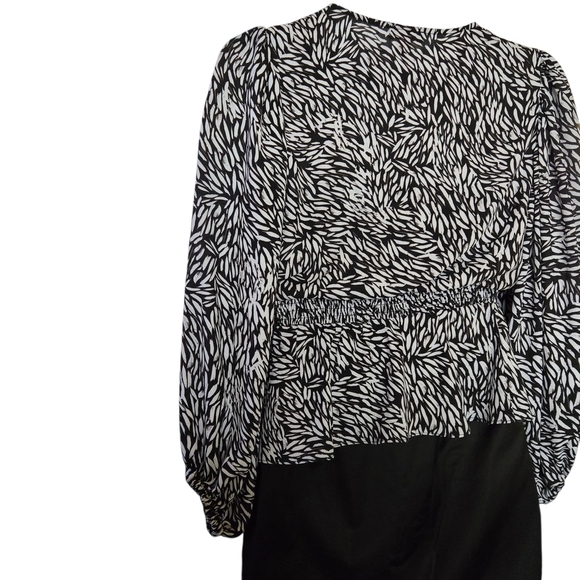 Vince Camuto Black and White Leaf Print Blouse - Picture 7 of 9